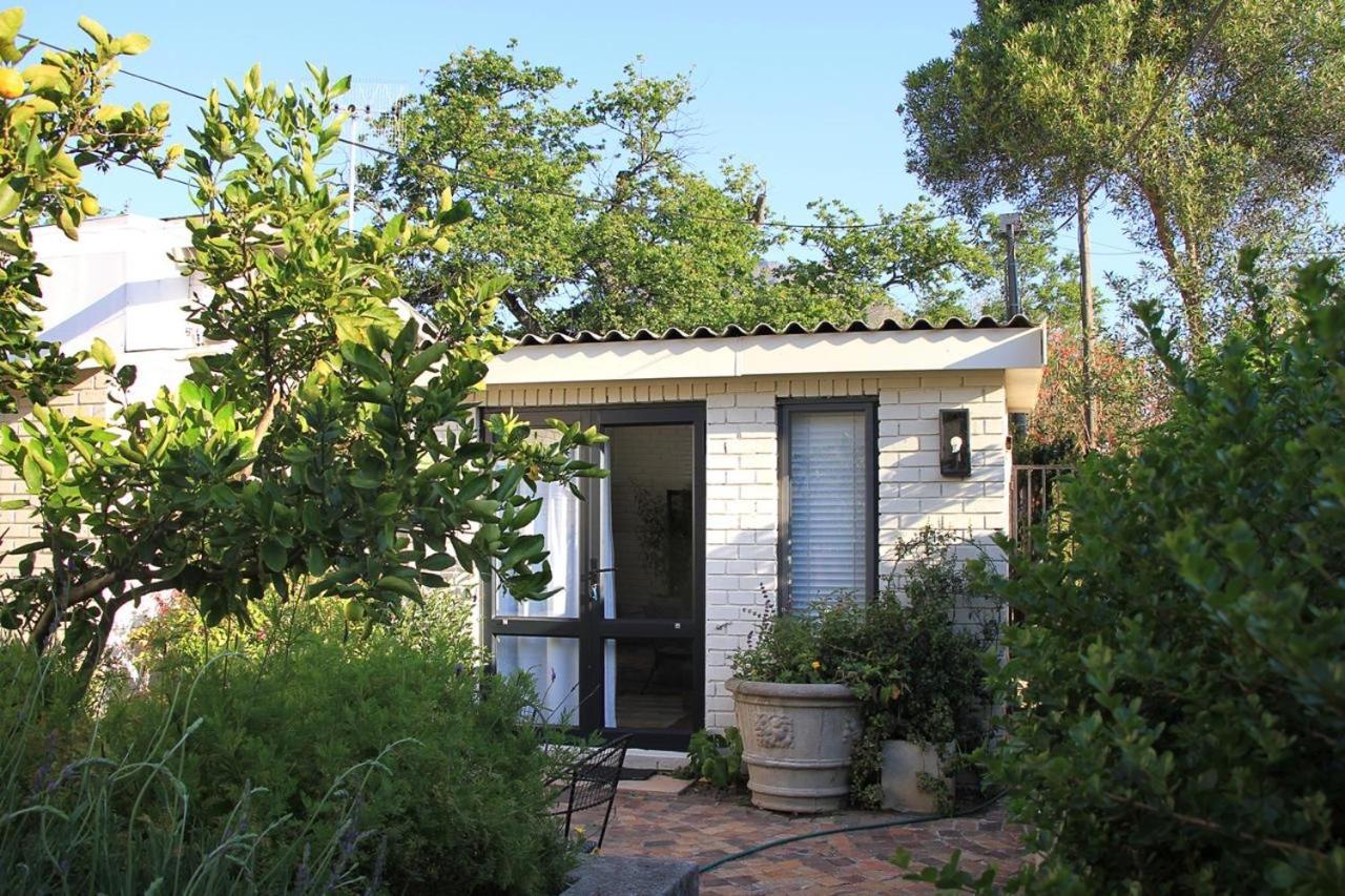 Courtyard Studio Lights And Wi Fi During Load Shedding Stellenbosch Eksteriør billede