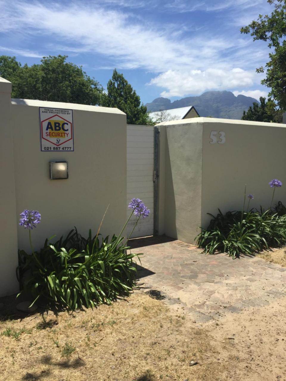 Courtyard Studio Lights And Wi Fi During Load Shedding Stellenbosch Eksteriør billede